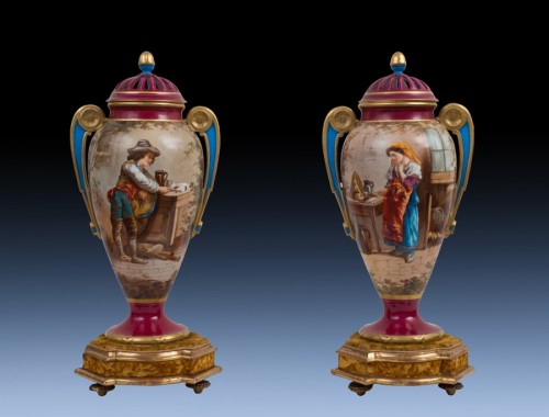 Antiquités - Paire de vases en porcelaine - France 19e siècle