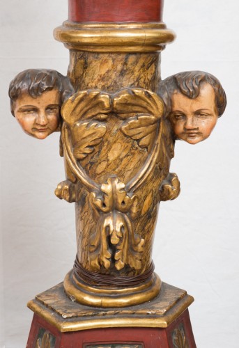 Luminaires Bougeoirs et Chandeliers - Paire de flambeaux en bois laqué et doré Espagne début XIXe siècle
