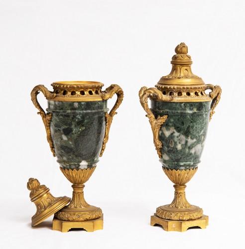 Objet de décoration Cassolettes, coupe et vase - Paire de cassolettes en bronze et marbre fin  XIXe siècle