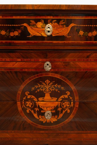 Commode lombarde du  XVIIIe siècle en bois exotiques précieux - Borrelli Antichita