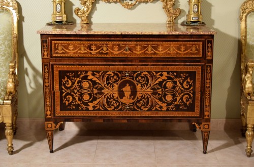 18th Century, Neoclassical Italian Inlay Wood Chest of Drawers  - Furniture Style Louis XVI