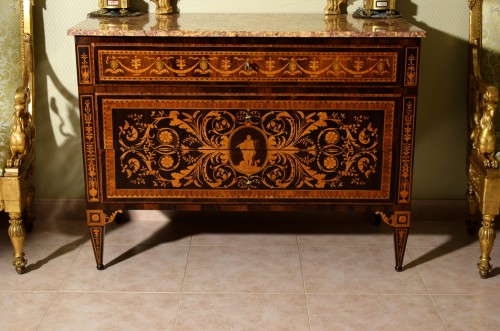 18th century - 18th Century, Neoclassical Italian Inlay Wood Chest of Drawers 