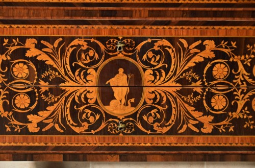 18th Century, Neoclassical Italian Inlay Wood Chest of Drawers  - Louis XVI