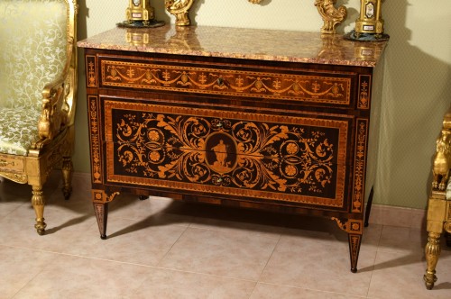 Antiquités - 18th Century, Neoclassical Italian Inlay Wood Chest of Drawers 