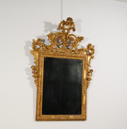 XVIIIe siècle - Miroir en bois sculpté et doré, Vénétie XVIIIe siècle