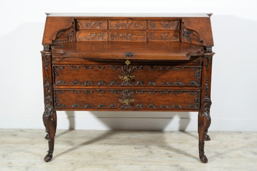 18th Century, Louis XIV Carved Walnut Wood Drop-leaf Cabinet  - 