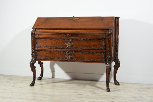 18th Century, Louis XIV Carved Walnut Wood Drop-leaf Cabinet  - 