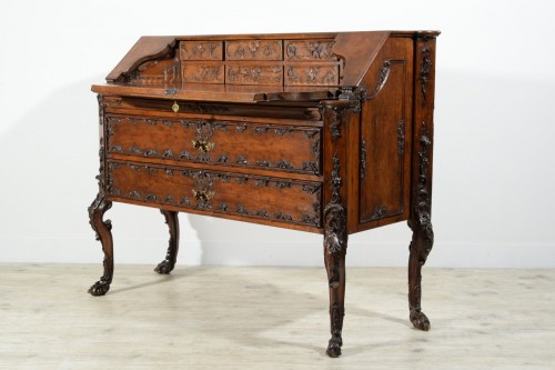 Antiquités - 18th Century, Louis XIV Carved Walnut Wood Drop-leaf Cabinet 