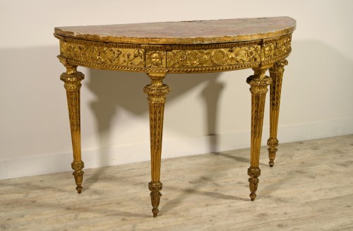 Mobilier Console - Console néoclassique en demi-lune en bois sculpté et doré, Italie fin XVIIIe siècle