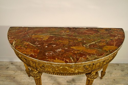 Louis XVI - Console néoclassique en demi-lune en bois sculpté et doré, Italie fin XVIIIe siècle