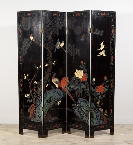 20th Century Chinese Coromandel Lacquered Wood Screen - Asian Works of Art Style 