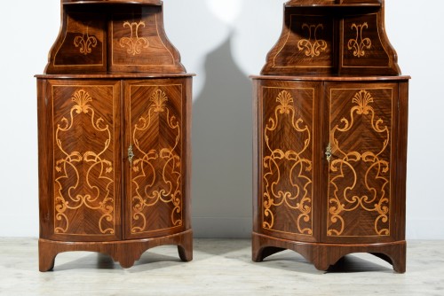 Antiquités - 18th Century, Pair of Italian Inlay Wood Corner Cabinets 