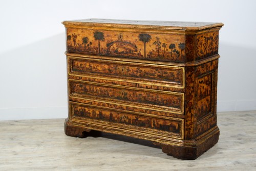 XVIIIe siècle - Commode baroque en bois laqué avec figures orientales, Italie début du XVIIIe siècle