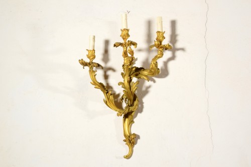 XIXe siècle - Paire d’appliques en bronze doré à trois lumières