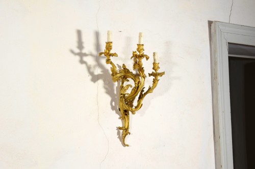  - Paire d’appliques en bronze doré à trois lumières