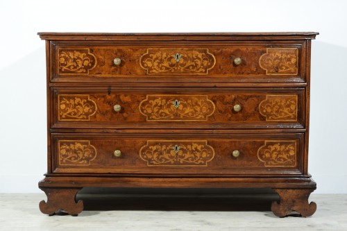 Grand commode baroque en bois de noyer, Italie XVIIe siècle - Mobilier Style Louis XIV