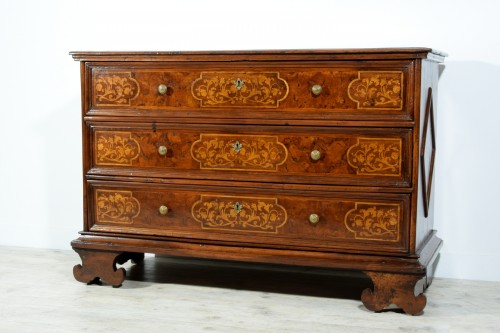 Louis XIV - 17th century, Italian Baroque Large Walnut Chest of Drawers