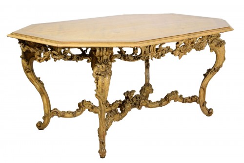 Table de centre en bois sculpté laqué doré, Italie, structure XVIIIe siècle