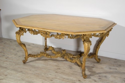 Mobilier Table & Guéridon - Table de centre en bois sculpté laqué doré, Italie, structure XVIIIe siècle