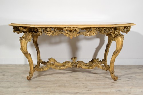 Table de centre en bois sculpté laqué doré, Italie, structure XVIIIe siècle - 