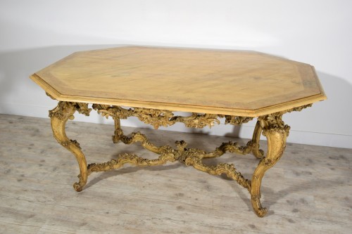 Antiquités - Table de centre en bois sculpté laqué doré, Italie, structure XVIIIe siècle
