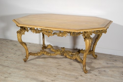 Antiquités - Table de centre en bois sculpté laqué doré, Italie, structure XVIIIe siècle