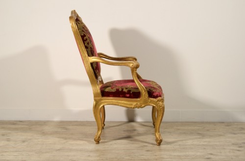 XVIIIe siècle - Fauteuil en bois sculpté et doré, Italie, Italie milieu du XVIIIe siècle