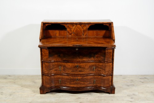 18th Century, Italian Walnut Wood Chest of Drawers with Secretaire - 