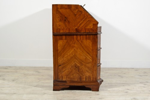 18th Century, Italian Walnut Wood Chest of Drawers with Secretaire - Louis XIV