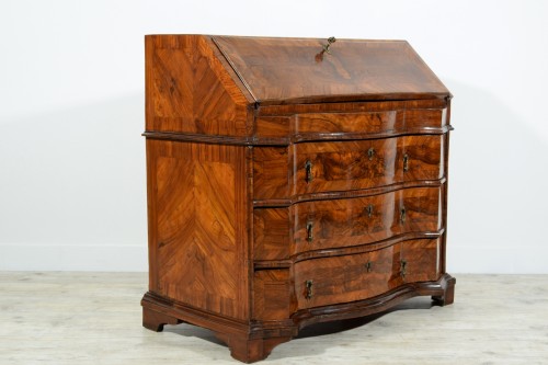 Antiquités - 18th Century, Italian Walnut Wood Chest of Drawers with Secretaire