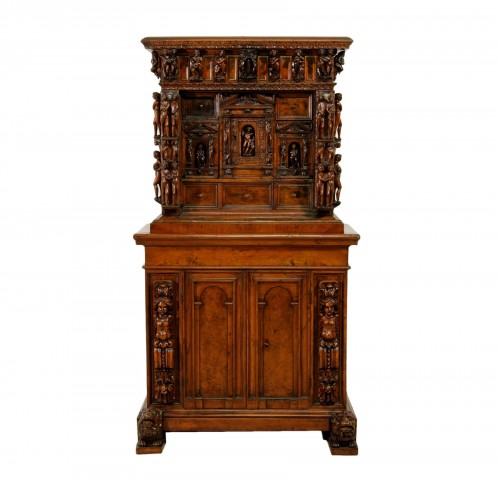 16th Century, Italian Wood Cabinet on Stand with « bambocci » sculptures