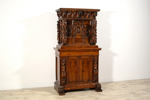 Furniture  - 16th Century, Italian Wood Cabinet on Stand with « bambocci » sculptures