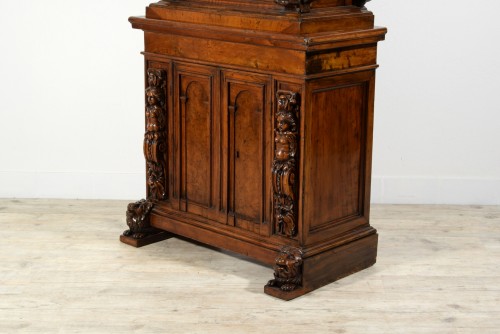 Renaissance - 16th Century, Italian Wood Cabinet on Stand with « bambocci » sculptures