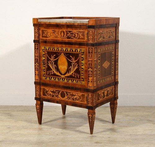 18th Century, Italian Neoclassical Wood Inlaid Cabinet  - Furniture Style Louis XVI
