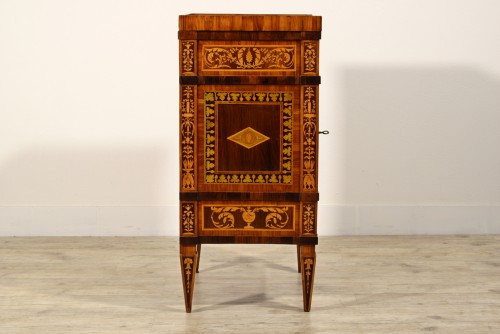 Antiquités - Table de chevet néoclassique finement marqueté, Gênes fin du XVIIIe siècle