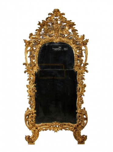 18th century Italian Barocchetto Handcarved Giltwood Mirror 