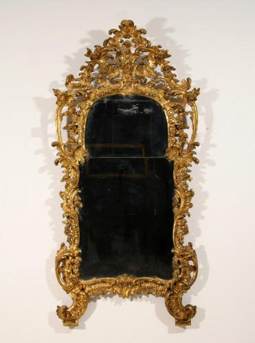 Miroir baroque en bois sculpté et doré à la Mecca, Italie milieu du XVIIIe siècle - Miroirs, Trumeaux Style Louis XV