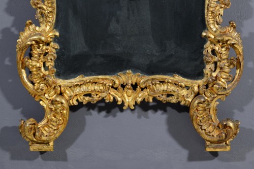 XVIIIe siècle - Miroir baroque en bois sculpté et doré à la Mecca, Italie milieu du XVIIIe siècle