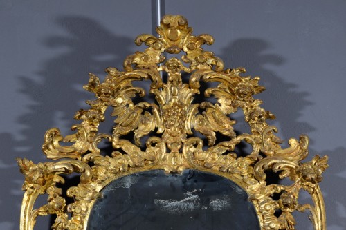 Louis XV - 18th century Italian Barocchetto Handcarved Giltwood Mirror 