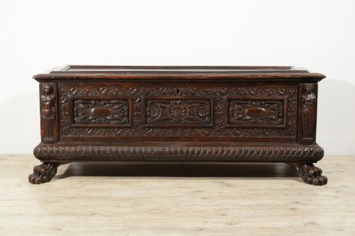 XVI Century, Italian Tuscany Renaissance Wood Chest - Renaissance