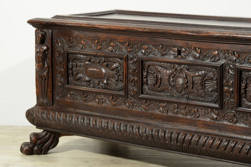Antiquités - XVI Century, Italian Tuscany Renaissance Wood Chest