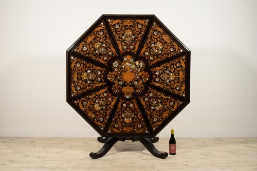 Table de milieu à plateau octogonal basculant, Luigi et Angelo Falcini, Italie XIXe siècle - Mobilier Style 