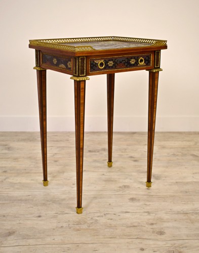 Table de salon en bois, laque à chinoiserie, France XIXe siècle - Mobilier Style Louis XVI