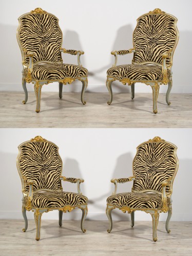 Ensemble de quatre grands fauteuils en bois sculpté et doré, Italie centrale XVIIIe siècle - Sièges Style Louis XV