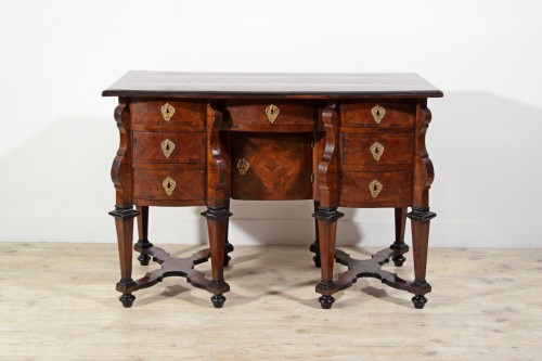 Bureau Mazzarina veneered in violet wood, Turin, early 18th century - Furniture Style French Regence