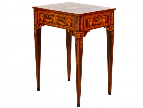 Table de salon néoclassique en bois marqueté, Italie fin du XVIIIe siècle 
