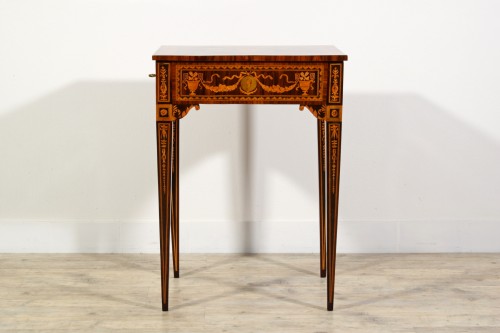 Mobilier Table & Guéridon - Table de salon néoclassique en bois marqueté, Italie fin du XVIIIe siècle 