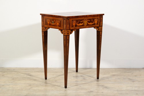 Table de salon néoclassique en bois marqueté, Italie fin du XVIIIe siècle  - Brozzetti Antichità