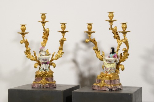 19th Century, Pair of French Bronze Candlesticks with Polychrome Porcelain - 