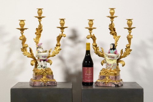 19th Century, Pair of French Bronze Candlesticks with Polychrome Porcelain - 